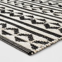 2'6"x4' Geometric Woven Accent Rug Black - Project 62™